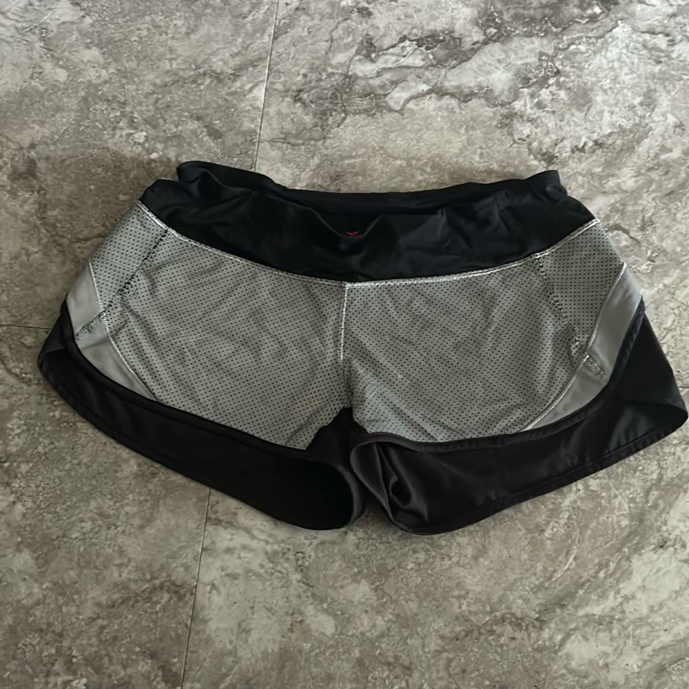 Lululemon shorts size 6
